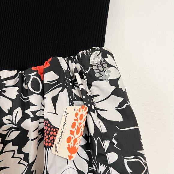 NWT Free People Movement Carpe Diem Shorts in Tuxedo Daisy - Picture 7 of 10